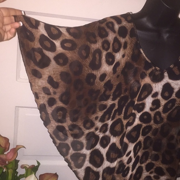 Go wild with this leopard print top - Picture 2 of 6